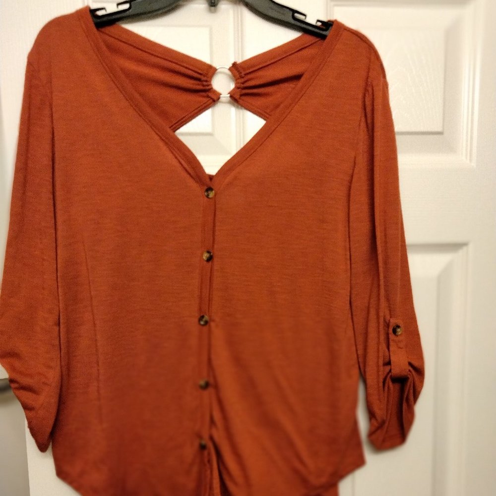 ***5/$20*** NWOT 3/4 Sleeve Open Back Blouse